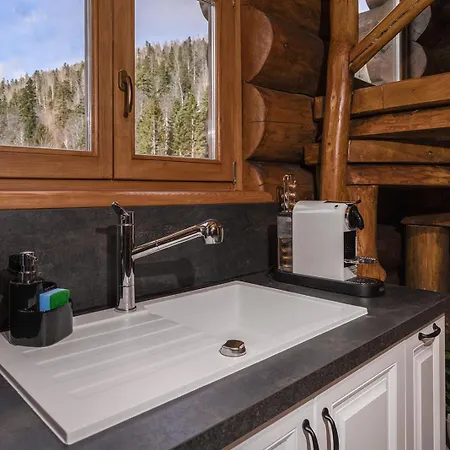 Loghouse Madeira, Fuzine. Σαλέ