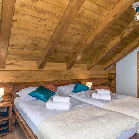 Loghouse Madeira, Fuzine. * Fužine