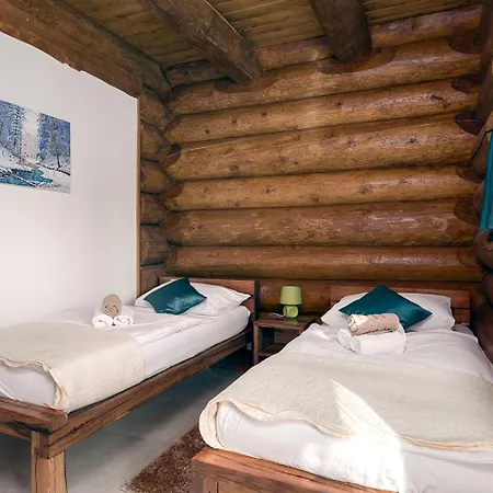 Loghouse Madeira, Fuzine. Fužine