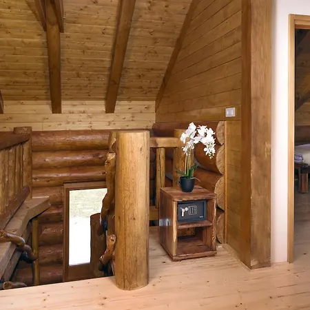 Loghouse Madeira, Fuzine. * Fužine